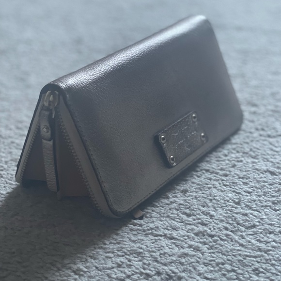 Kate spade metallic gold zip wallet - Picture 2 of 8